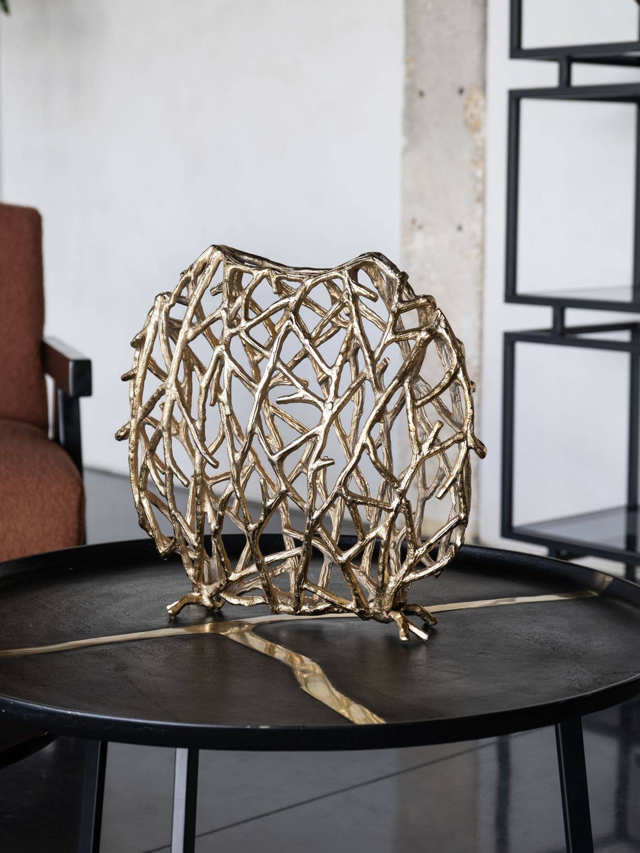 Twig Sculpture Disc Vase Gold: Raw Gold / Aluminium